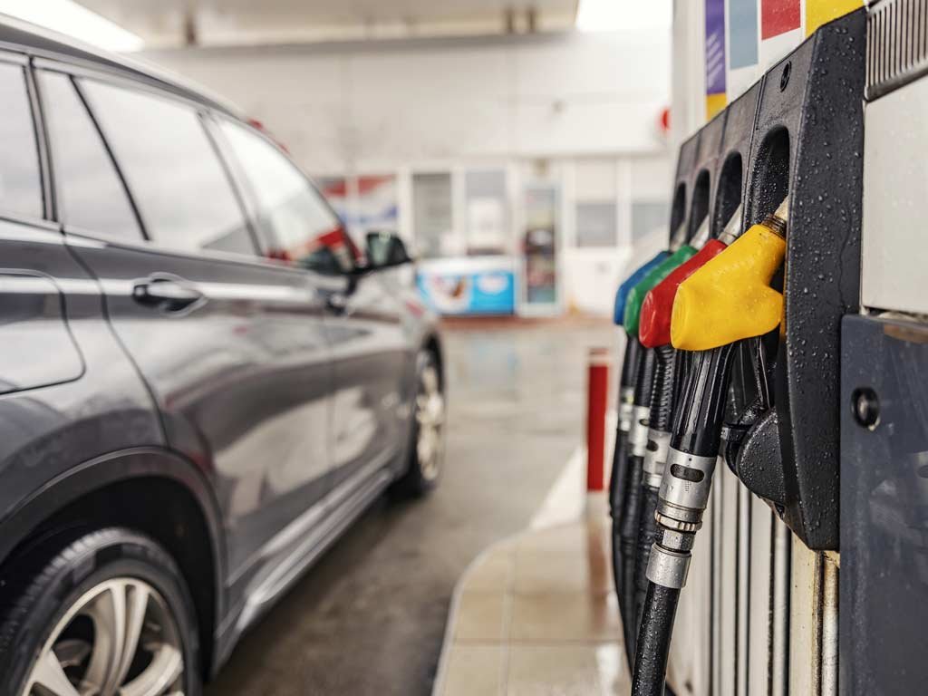 station essence voiture plein