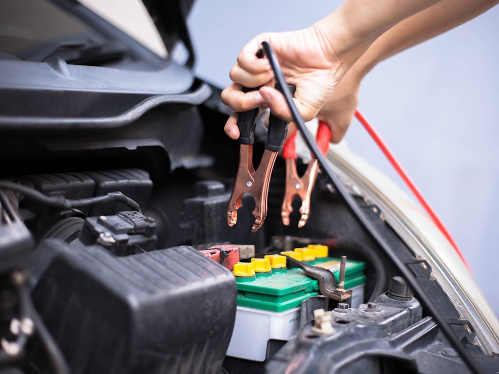 vérification tension batterie pinces