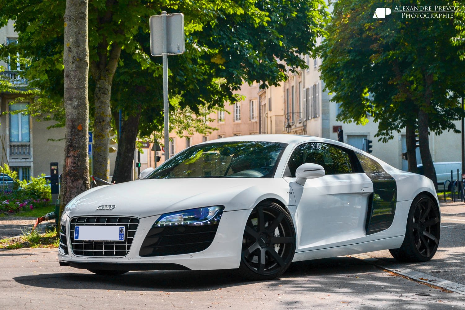 Audi R8 V8 sportive 100 000 €