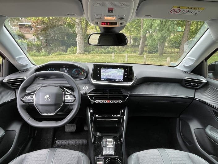 peugeot e208 intérieur